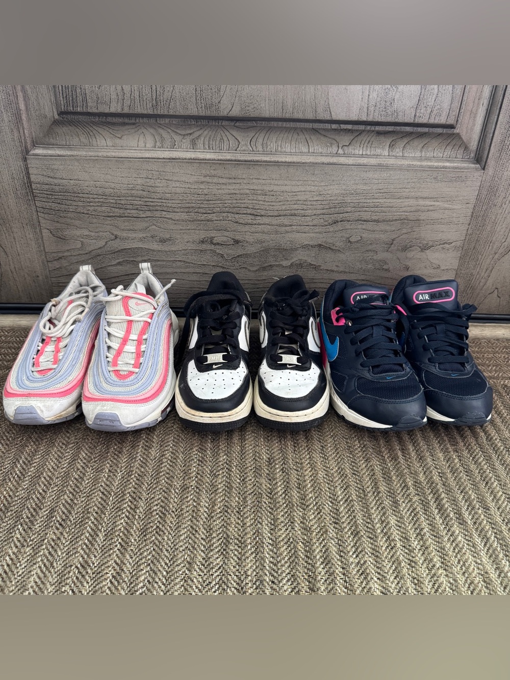 Nike Youth kids sneaker Lot Size 4-4.5